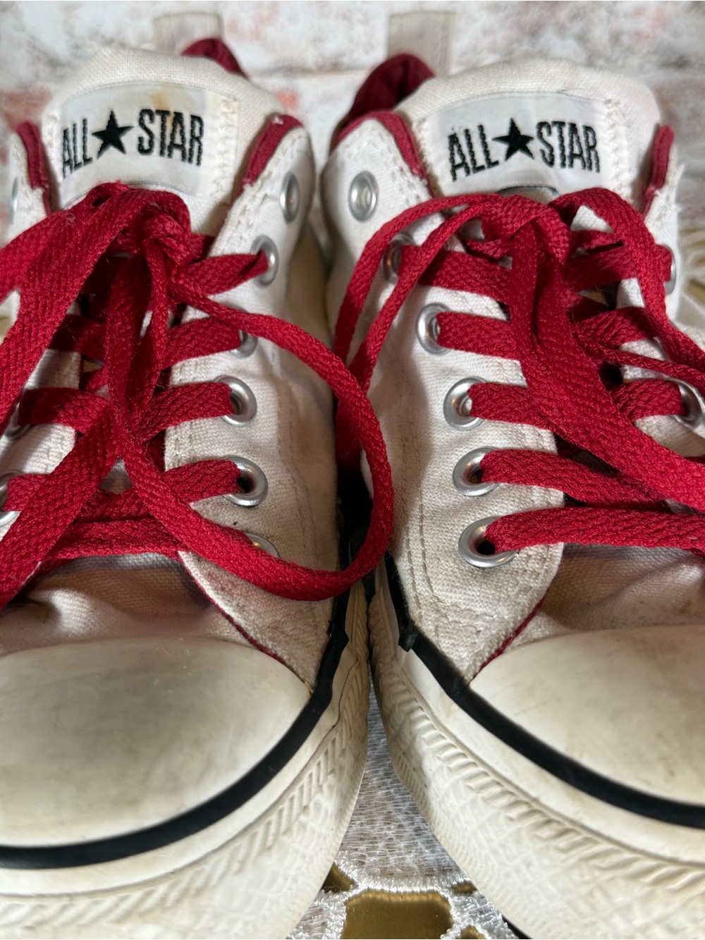 Converse All Stars White Canvas Low Top Sneakers with Red Laces Women’s Size 9